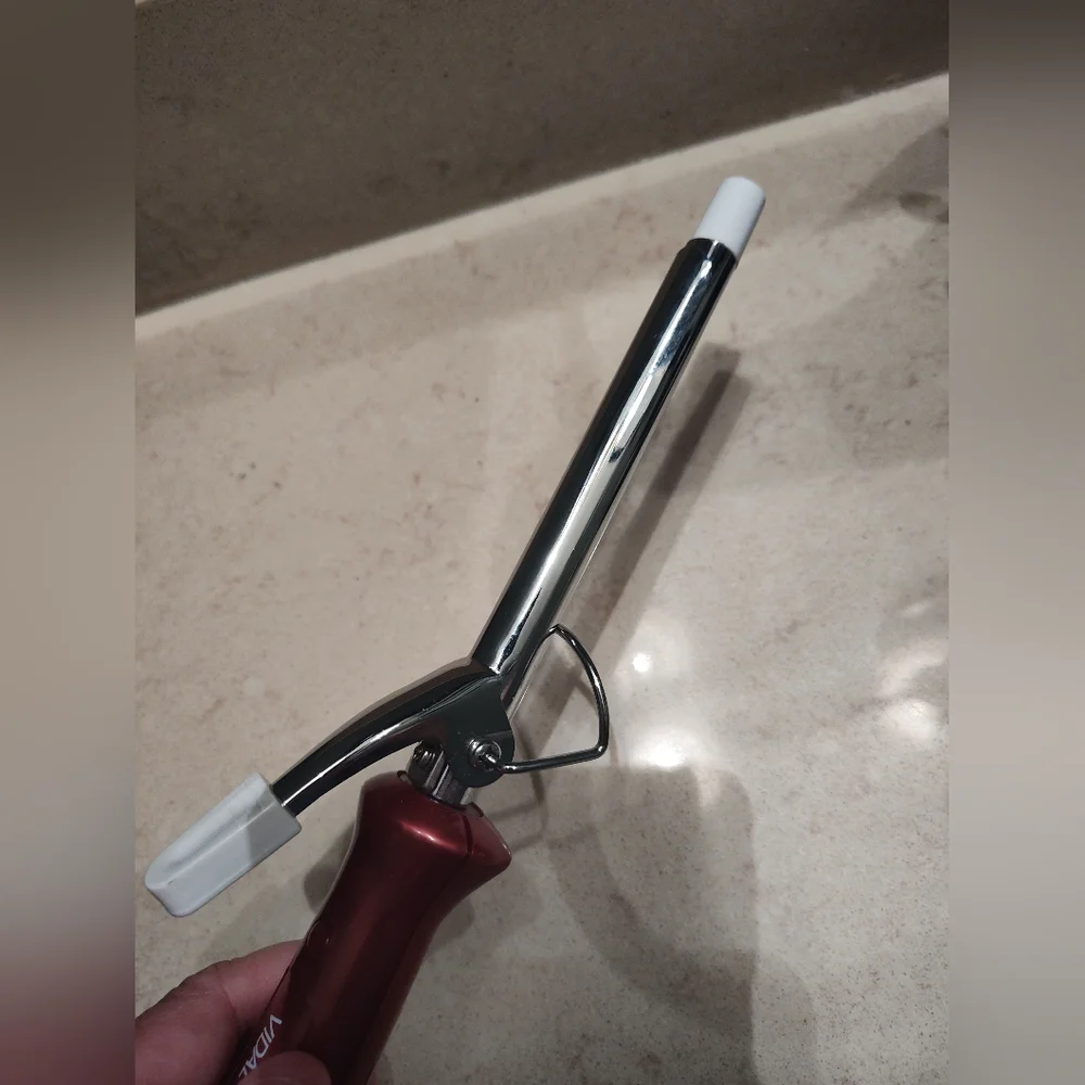 Vidal Sassoon Red Skinny Barrel Curling Iron